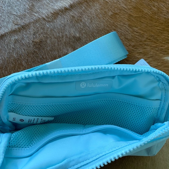 Everywhere Belt Bag - Baby Blue - Picture 3 of 3
